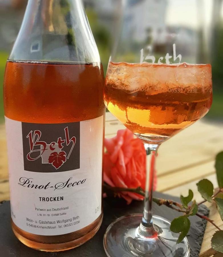 Weingut Und Gaestehaus Wolfgang Beth Kinheim エクステリア 写真