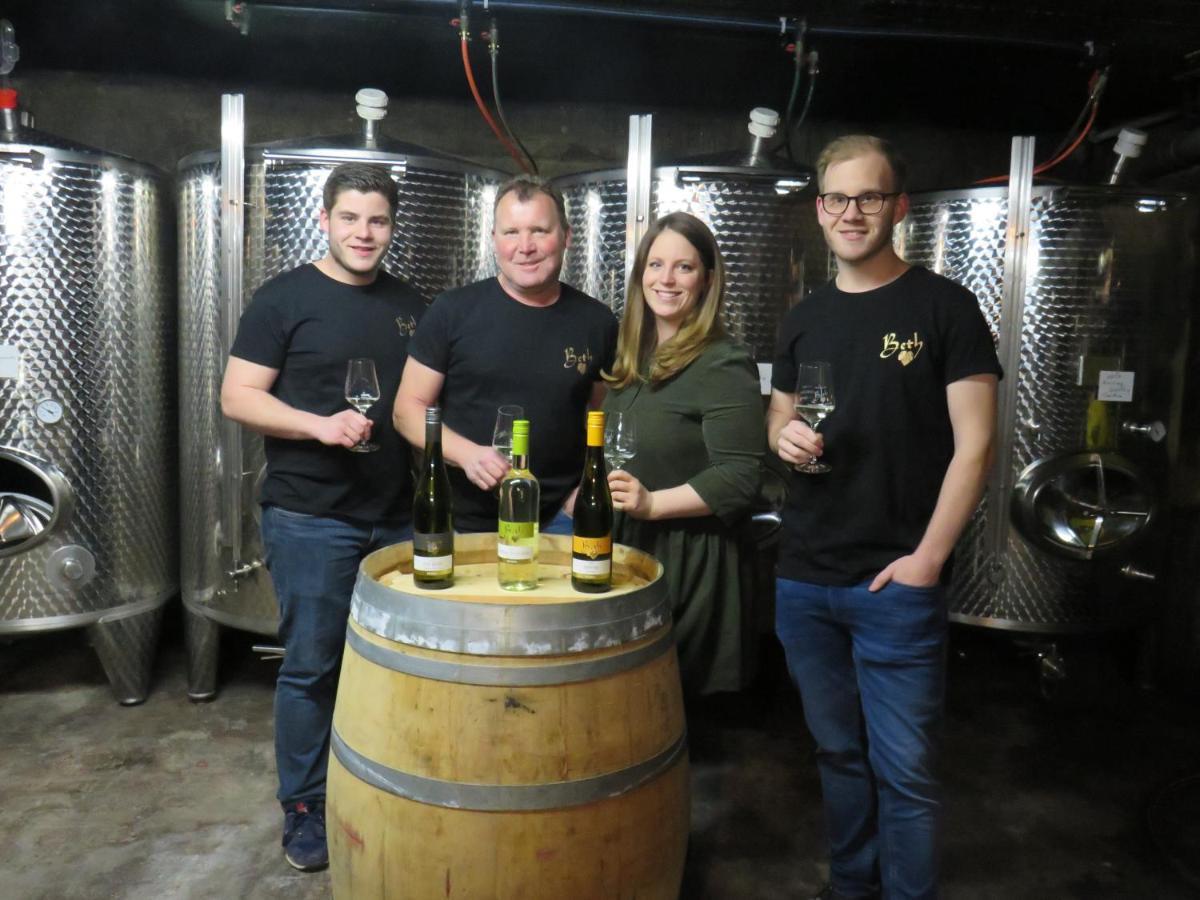 Weingut Und Gaestehaus Wolfgang Beth Kinheim エクステリア 写真